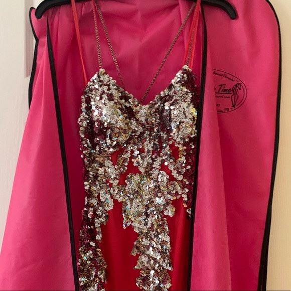 Dark pink prom gown - Picture 2 of 3